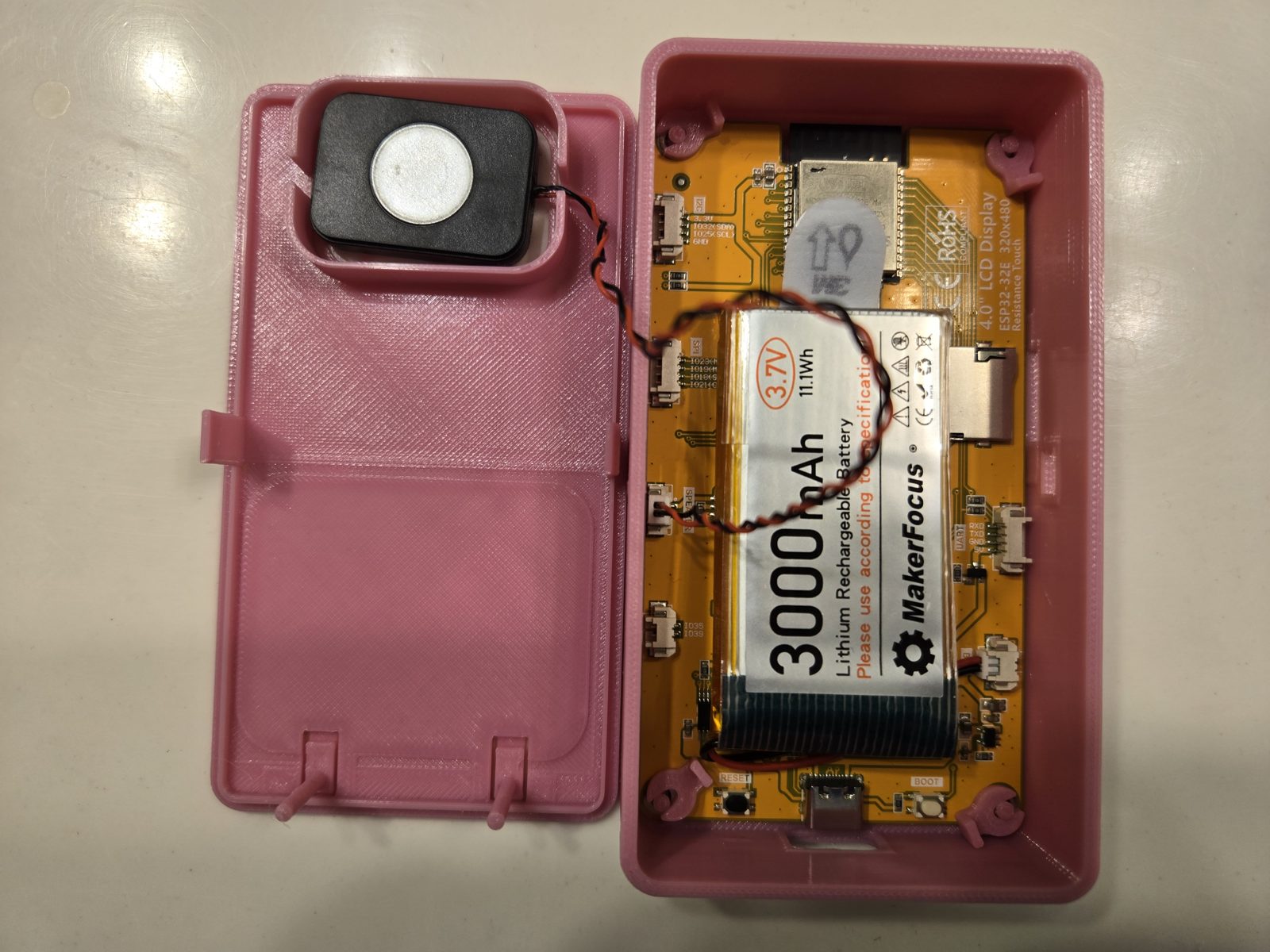 An open Braino case showing the battery, speaker and board